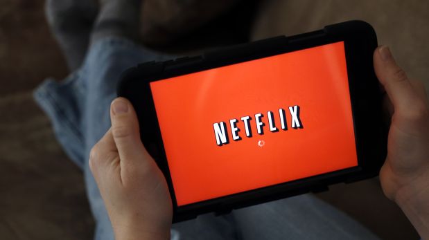 Netflix es una plataforma para ver videos por Internet a la cual uno se suscribe pagando alrededor de US al mes. Se puede acceder por PC o por móvil. (Foto: AP)