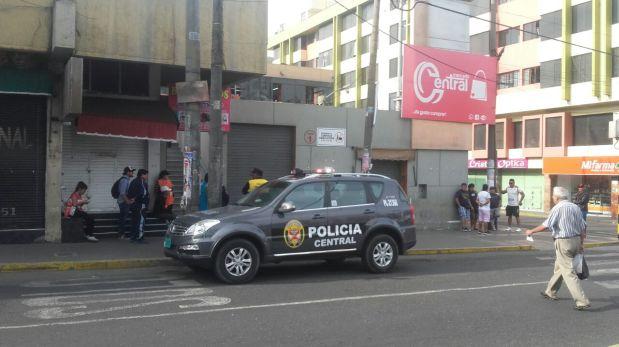 Fallece comerciante baleada en la cabeza por presunto sicario