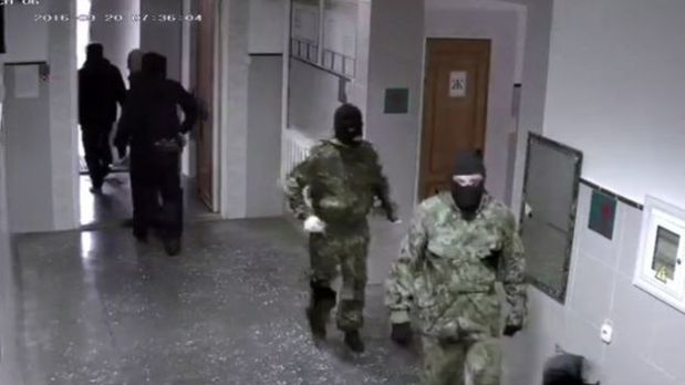 Las fuerzas de seguridad de Rusia han hecho redadas en los lugares de reunión de los Testigos de Jehová. (BBC).