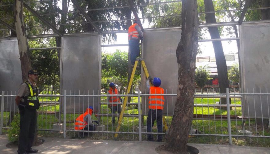 Retirarán insólitos paraderos instalados por la Municipalidad de Lima — Corredor Azul