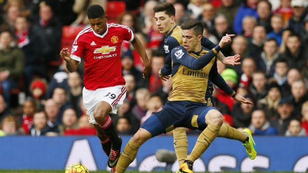 Arsenal vence al Manchester United y mantiene esperanzas de Champions