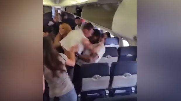 Violenta pelea entre dos pasajeros de Southwest Airlines se vuelve viral