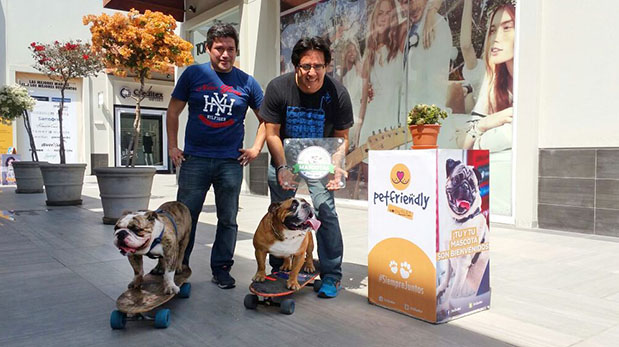 Iván Juscamaita y Francisco Álvarez junto a Biuf y Luca.