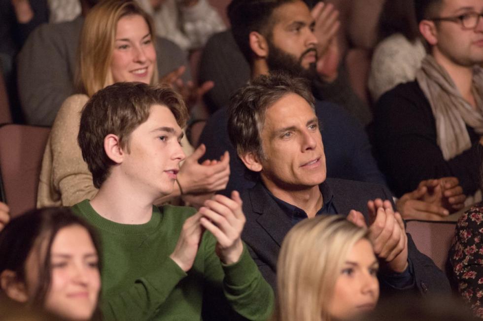 Brad, a pesar de tener una buena carrera profesional y una familia feliz, está obsesionado con el éxito y las fortunas que poseen sus antiguos compañeros de la escuela. Durante un viaje a la Costa Este en el que acompaña a su hijo, Brad se verá obligado a enfrentarse a su sentimiento de fracaso vital.