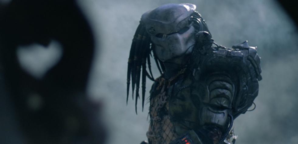 Desde los confines del espacio hasta las más calles de los suburbios de las ciudades pequeñas, la búsqueda llega a la casa de la reinvención por Shane Black de la saga "Predator". Ahora, los cazadores más letales del universo son más fuertes, más inteligentes y más mortales que nunca, y se han mejorado genéticamente con ADN de otras especies. Cuando un niño accidentalmente desencadena su regreso a la Tierra, solo un grupo de ex soldados y una profesora de ciencias podrán evitar, quizá el fin de la raza humana...