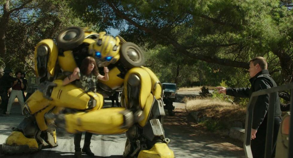 Sexta entrega de la saga 'Transformers', esta vez centrada en el "hermano pequeño" de los Autobots, Bumblebee. Tratando de escapar, en el año 1987, Bumblebee encuentra refugio en un depósito de chatarra en una pequeña ciudad en la costa Californiana. Charlie (Hailee Steinfeld), a punto de cumplir 18 años y tratando de encontrar su lugar en el mundo, descubre a Bumblebee, dañado durante una batalla y descompuesto. Cuando Charlie lo revive, aprende rápidamente que éste no es un VolksWagen amarillo normal.