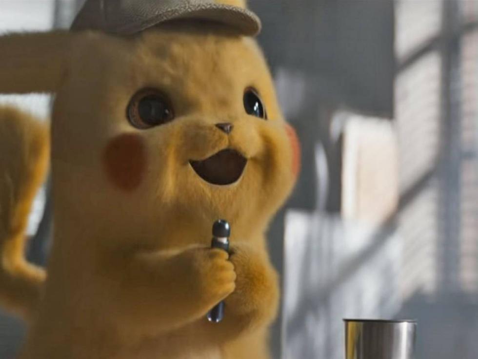 Cuando el gran detective privado Harry Goodman desaparece misteriosamente; Tim, su hijo de 21 años, debe averiguar qué sucedió. En la investigación lo ayuda el antiguo compañero Pokémon de Harry, el Detective Pikachu: un super detective adorable y ocurrente que se asombra incluso a sí mismo. Tim y Pikachu se dan cuenta que increíblemente pueden comunicarse, y unen fuerzas en una aventura para develar el misterio enmarañado. Mientras buscan pistas en las calles resplandecientes de Ryme City, una vasta metrópolis moderna donde los humanos y los Pokémon comparten un mundo real hiperrealista, encuentran distintos personajes Pokémon y descubren un complot impactante que podría destruir la convivencia pacífica y amenazar a todo el universo Pokémon.