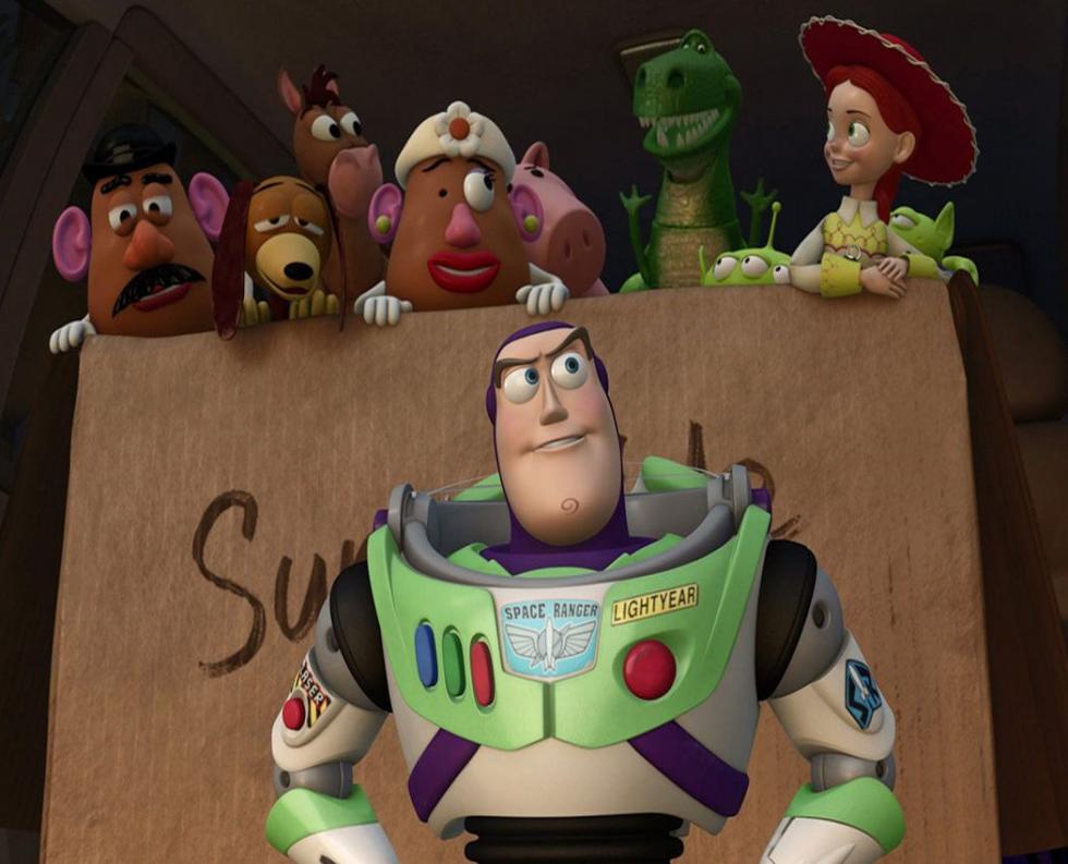 Woody siempre ha tenido claro cuál es su labor en el mundo, y cuál es su prioridad: cuidar a su dueño, ya sea Andy o Bonnie. Pero cuando Bonnie añade Forky, un nuevo y reluciente juguete a su habitación, arranca una nueva aventura que servirá para que los viejos y nuevos amigos le enseñen a Woody lo grande que puede ser el mundo para un juguete. Cuarta entrega de la saga "Toy Story". (FILMAFFINITY)