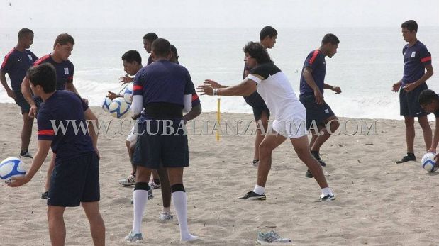 FOTOS: la divertida y exigente pretemporada que realiza Alianza Lima en la playa