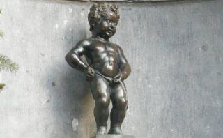Manneken Pis, la singular escultura que es uno de los mayores atractivos de Bruselas