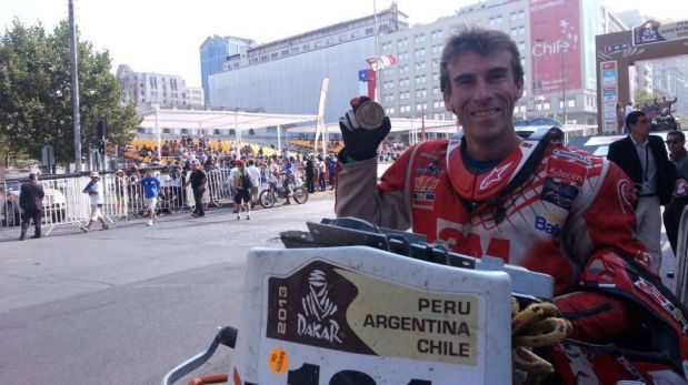 FOTOS: pilotos peruanos del Dakar desfilaron por el podio oficial de premiación