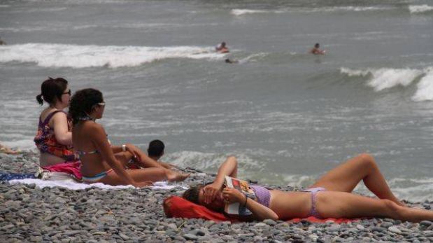 Campaña contra el cáncer de piel llega a playa de Miraflores