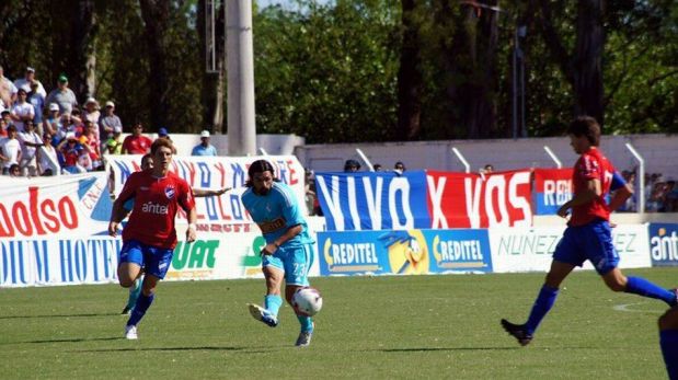 FOTOS: Cristal vuelve de Uruguay con una nueva Copa antes de su estreno en la Libertadores 2013
