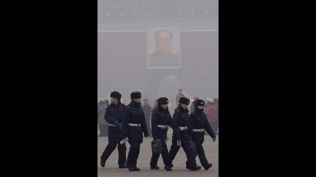 FOTOS: Beijing y la densa niebla contaminada que tapa hoy sus calles