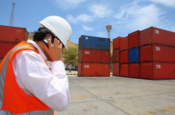 Superávit comercial de Perú se redujo en más de 50% en el 2012