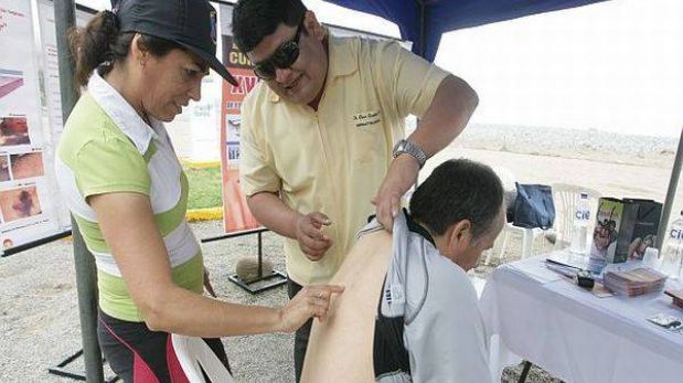 Campaña contra el cáncer de piel en playa Costa Azul de Ventanilla