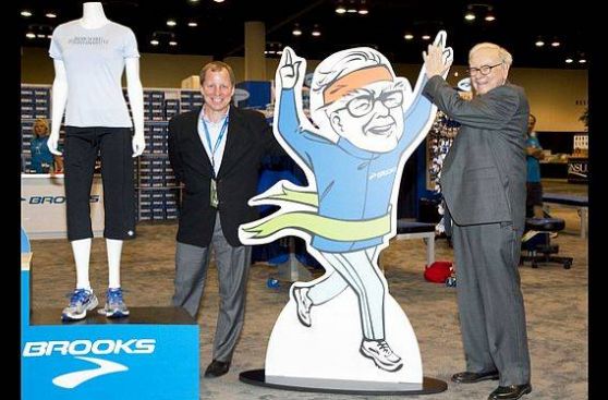 Warren Buffett, el multimillonario que será imagen de unas zapatillas