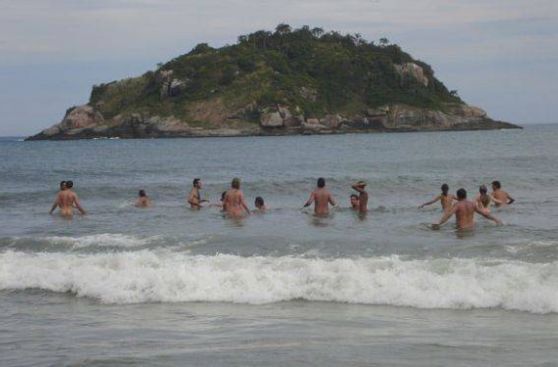 Vida al natural: una guía con las playas nudistas de Brasil
