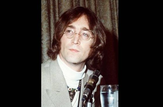 Traje que usó John Lennon en "A Hard Day's Night" será subastado en Argentina