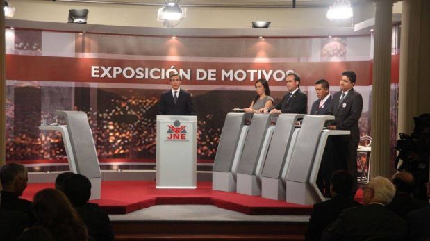 FOTOS: el deslucido debate entre representantes del Sí y el No a la revocación a Susana Villarán