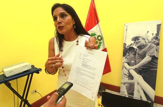 Patricia Juárez evitó responder sobre denuncia contra hijo de alcalde de SJL