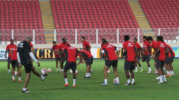 FOTOS: Jefferson Farfán encabezó prácticas de la selección peruana en el Estadio Nacional