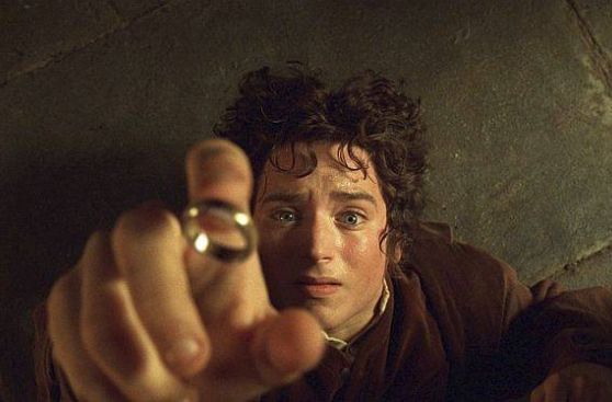 Anillo que inspiró a escribir "El señor de los anillos" se muestra al público