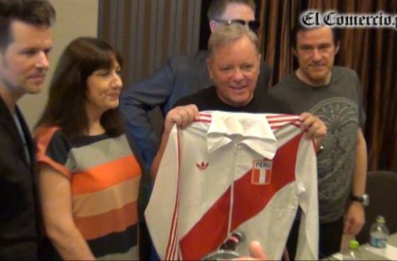New Order agradeció el cariño de sus incondicionales fanáticos peruanos