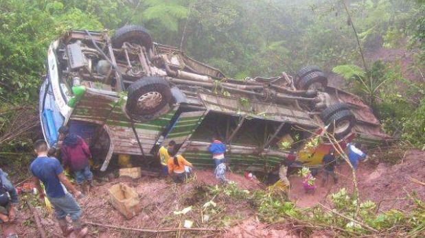 Tragedia en Chanchamayo: 30 muertos y 15 heridos dejó caída de bus a abismo