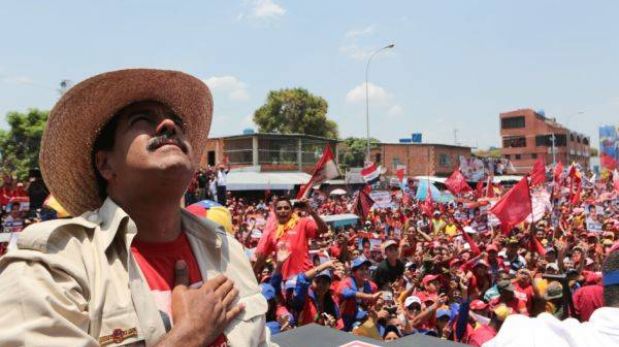 Maduro jura que respetará resultado electoral y pide al pueblo lo acompañe