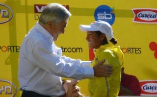 Inés Melchor logró podio en Chile y fue premiada por presidente Piñera