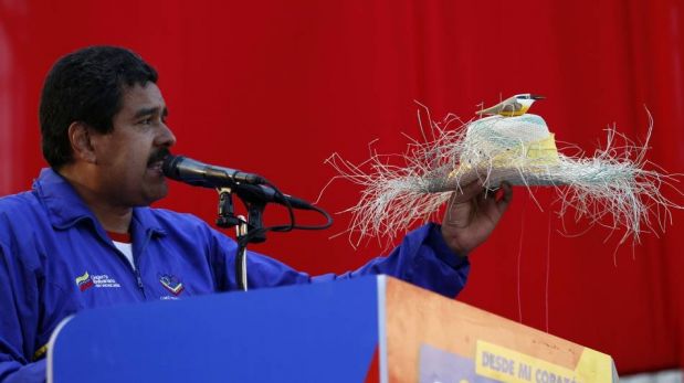 FOTOS: Nicolás Maduro lució un pajarito en su sombrero durante acto de campaña electoral