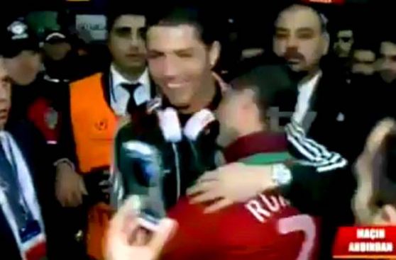 VIDEO: mira el divertido encuentro entre Cristiano Ronaldo y su doble turco