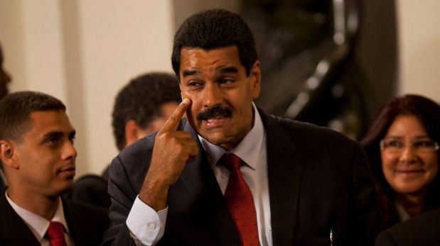 FOTOS: Un sonriente Nicolás Maduro se dio tiempo para manejar en su breve estancia en Lima