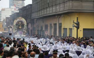 Procesión del Señor de los Milagros: vehículos y buses del Metropolitano son desviados