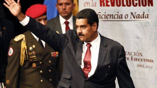 Presidente Maduro hizo jurar a ministros por el "comandante Chávez"