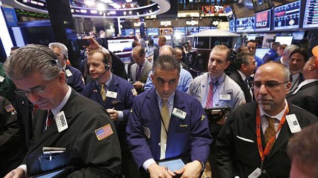 Negativos datos económicos sobre Estados Unidos hundieron a Wall Street