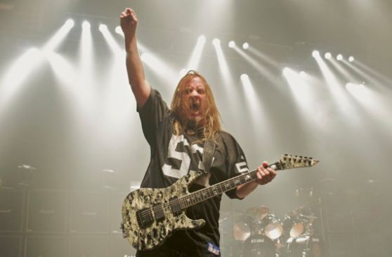 Muerte de Jeff Hanneman estuvo relacionada al consumo excesivo de alcohol