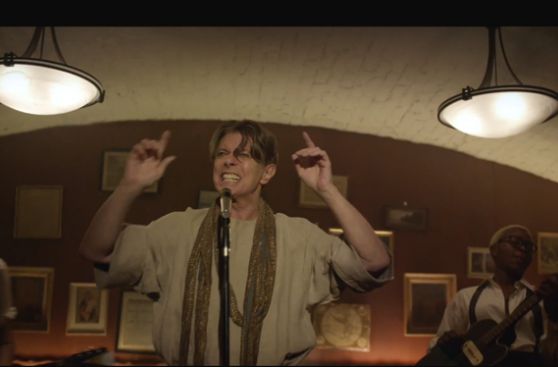 David Bowie estrenó video con conocidas figuras de Hollywood
