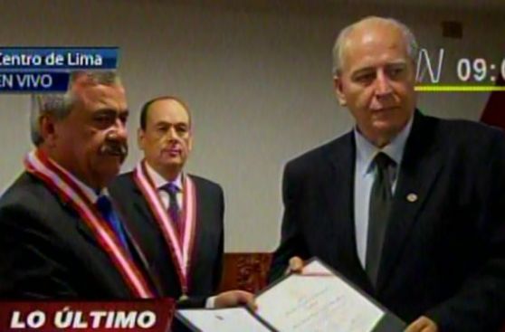 Manuel Dammert recibió credencial de congresista de parte del JNE
