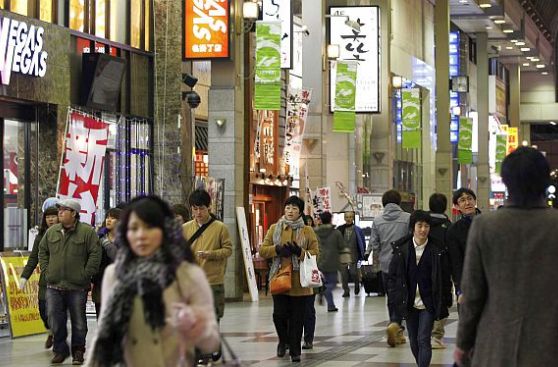Banco central japonés confía en romper "equilibrio de deflación"