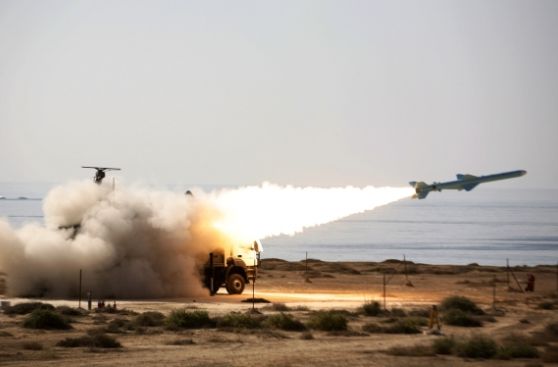 Corea del Norte disparó dos misiles al mar