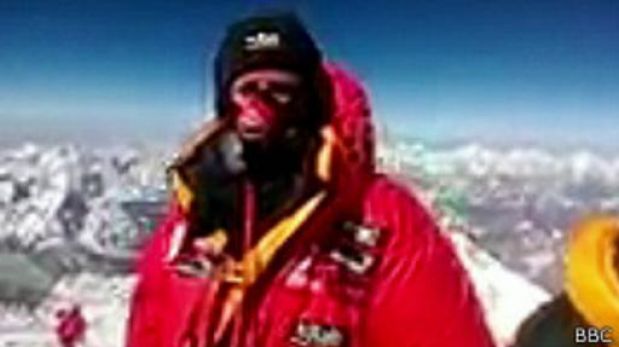 Everest: realizan la primera video llamada desde la cima del mundo