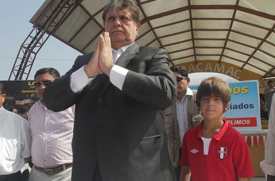 FOTOS: Alan García celebró sus 64 años al lado de Federico Dantón y su comitiva aprista
