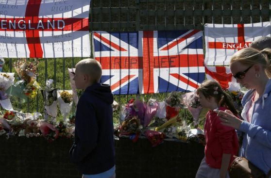 FOTOS: enérgicas manifestaciones contra musulmanes se desataron en Londres por soldado asesinado