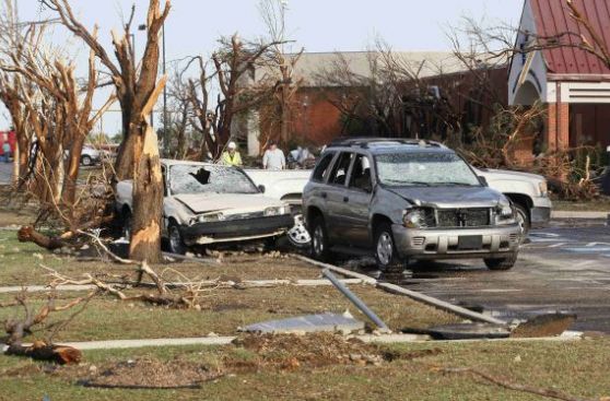 Tornado de Oklahoma arrastró por 200 m. camioneta en que iba meteorólogo