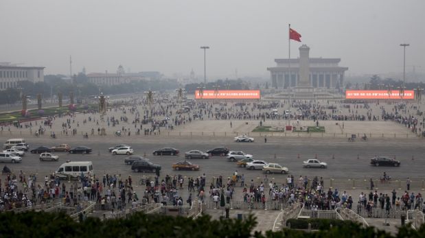 FOTOS: miles de personas recuerdan Tiananmen y China refuerza la seguridad