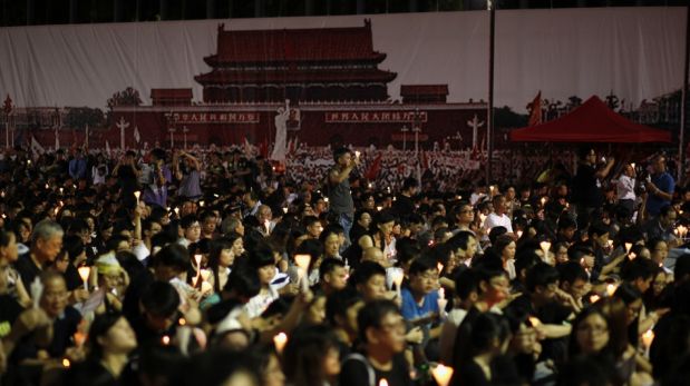 FOTOS: miles de personas recuerdan Tiananmen y China refuerza la seguridad