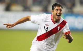 Perú venció 1-0 a Ecuador con golazo de Claudio Pizarro y va con fe a Colombia