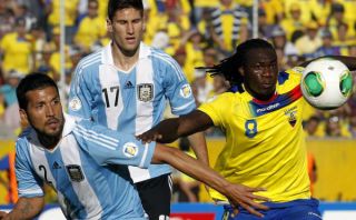 Ecuador protestará ante FIFA por "tres penales" no cobrados ante Argentina